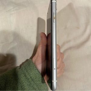 White iPhone 11 in good condition like brand new need it off my hand